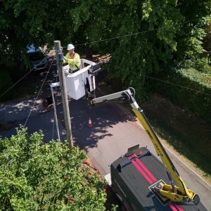 Netomnia-Network-Installation-Overhead-Pole-2026