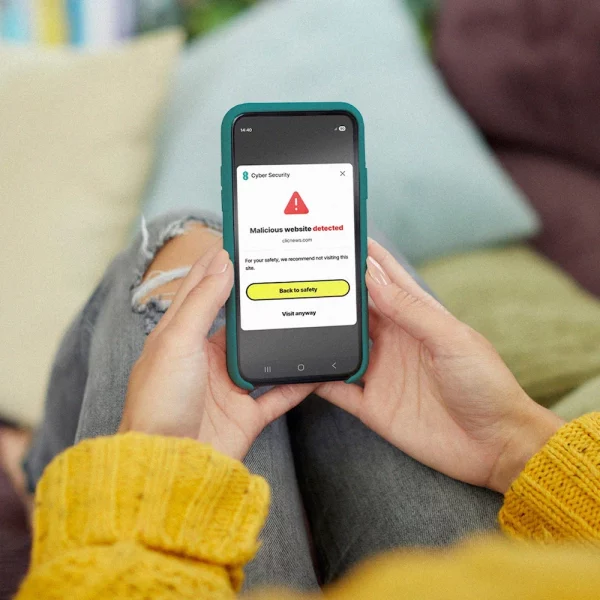 EE-Scam-Guard-Smartphone-Warning-PR-280426