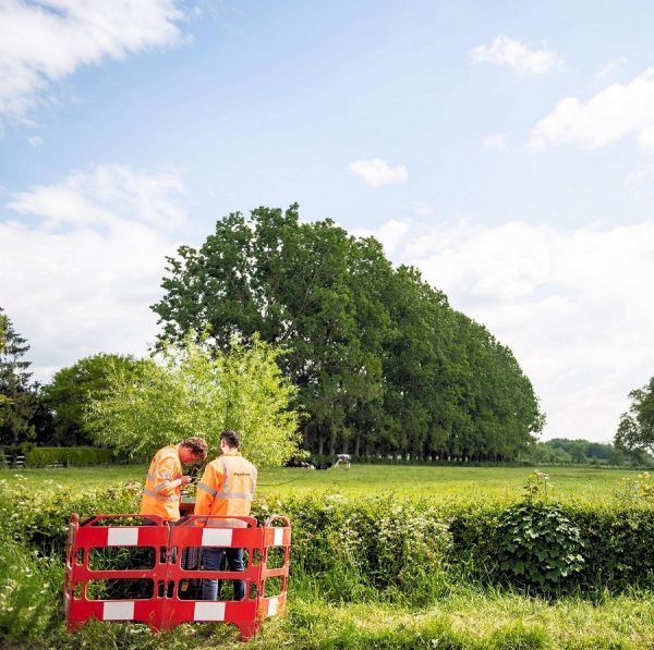 gigaclear_engineers_in_rural_uk_field