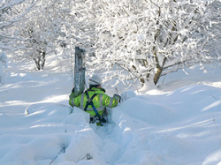 bt-openreach-uk-telecoms-engineer-in-the-snow