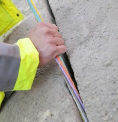 fibre-optic-ftth-broadband-cable-laying